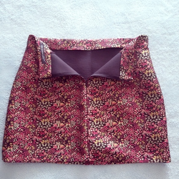 ZARA Mini Skirt - Picture 2 of 3
